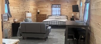 Cozy 1-bedroom cabin in charming Brushton NY