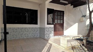 Maison, 2 chambres, patio, vue ville | Parking