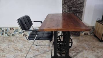 House, 2 Bedrooms, Patio, City View | Living area