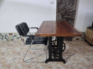 บ้านพัก, 2 ห้องนอน, ลานระเบียง, วิวเมือง | บริเวณนั่งเล่น