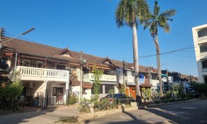 บ้านพัก, 2 ห้องนอน, ลานระเบียง, วิวเมือง | บริเวณภายนอก