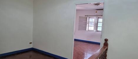 Hús - 2 svefnherbergi - verönd - borgarsýn | Að innan