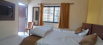 Keshav Inn Hotel And Banquet