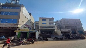 A street view with buildings, shops, and parked motorcycles. - Keshav Inn Hotel And Banquet (Ranchi)