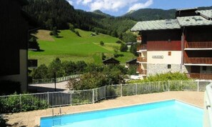 Outdoor pool - Apartment in Areches-beaufort With Pool (Beaufort)