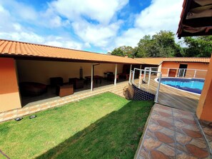 Outdoor pool - Chácara Donizetti II, the ideal place to relax or host your event successfully. (Ibiúna)