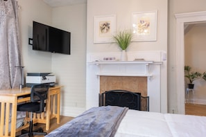 2 bedrooms, iron/ironing board, WiFi, bed sheets - 2BR Washer/Dryer High Speed Wi-Fi, perfect for extended stays (Plainfield)