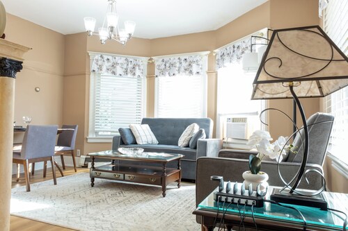 2BR Washer/Dryer High Speed Wi-Fi, perfect for extended stays