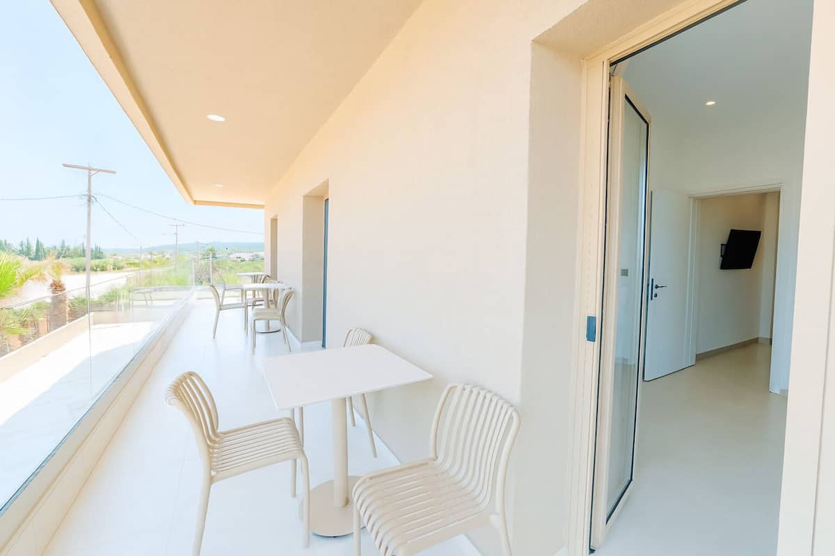 Luxury Suite, Balcony | Minibar, blackout curtains, soundproofing, iron/ironing board