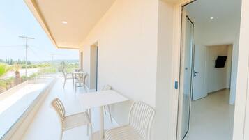 Luxury Suite, Balcony | Minibar, blackout drapes, soundproofing, iron/ironing board