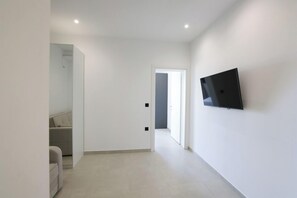 ラグジュアリー スイート バルコニー | ミニバー、遮光カーテン、防音設備、アイロン / アイロン台