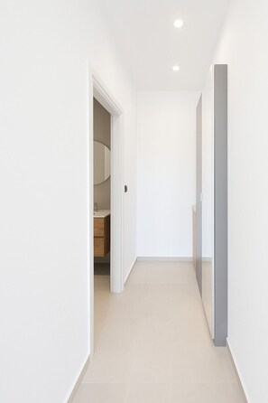 Standard-Doppelzimmer, Balkon, Meerblick | Minibar, Verdunkelungsvorhänge, schallisolierte Zimmer