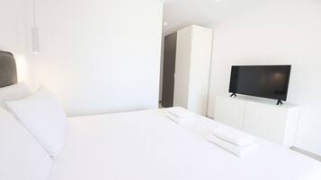 Standard Double Room, Balcony, Sea View | Minibar, blackout drapes, soundproofing, iron/ironing board