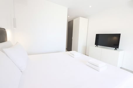 Minibar, cortinas blackout y sistema de insonorización