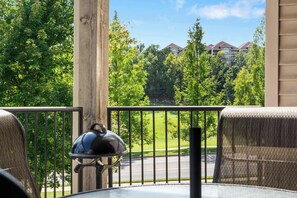 Lejlighed - flere senge - balkon - udsigt til golfbane (R&L Scenic Views) | Udsigt fra værelset