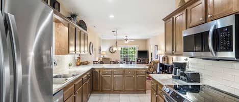 Condo, Multiple Beds, Balcony, Golf View (R&L Scenic Views) | Private kitchen