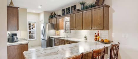 Condo, Multiple Beds, Balcony, Golf View (R&L Scenic Views) | Private kitchen