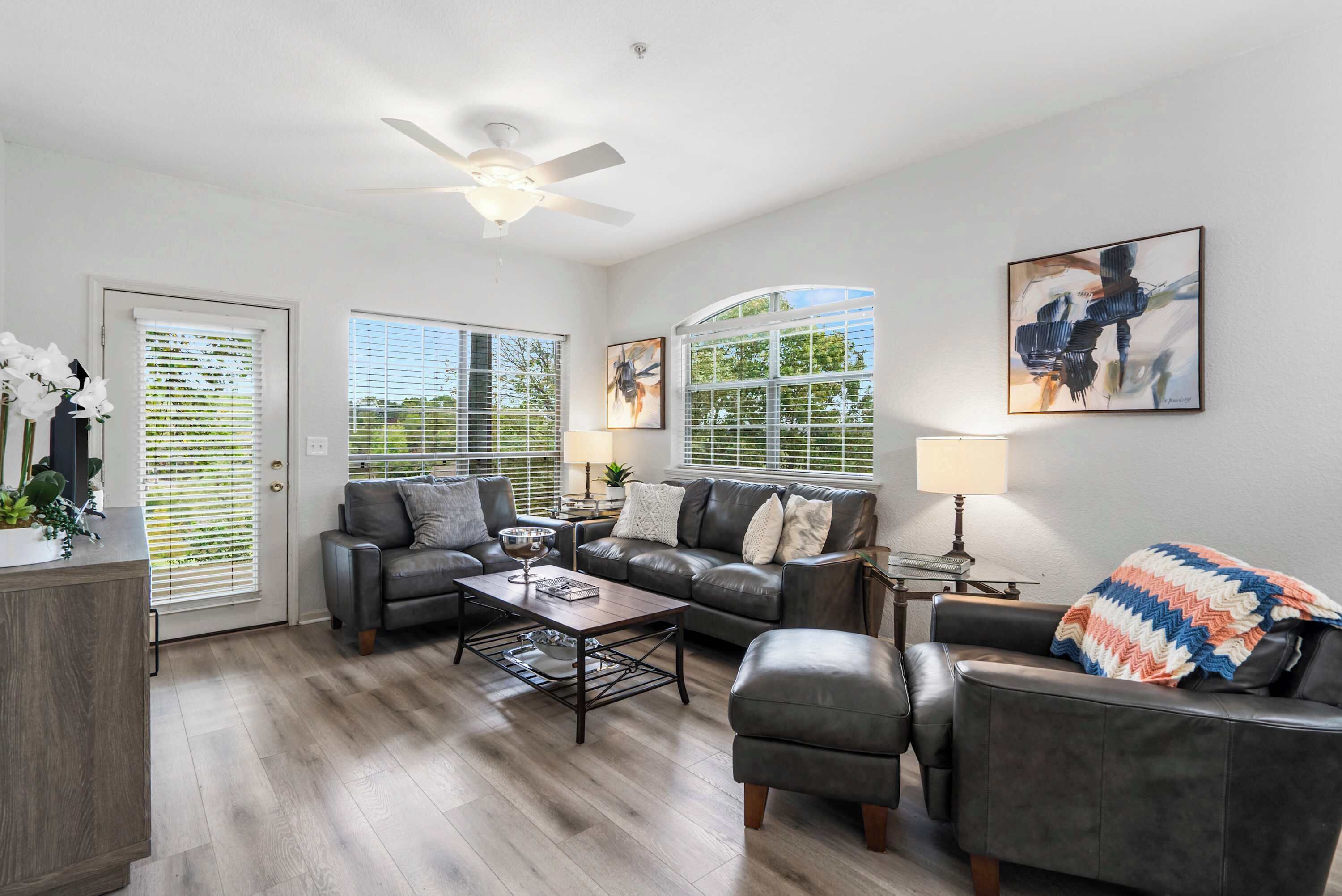 Lägenhet - flera sängar - uteplats - utsikt mot golfbanan (Fairway Follies Luxury Retreat) | Vardagsrum