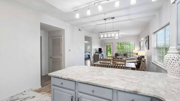 Kondominium, Beberapa Tempat Tidur, patio (Fairway Follies Luxury Retreat) | Interior