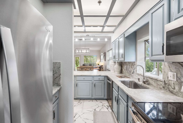 Apartment, Mehrere Betten, Terrasse, Blick auf den Golfplatz (Fairway Follies Luxury Retreat) | Eigene Küche