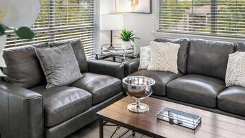 Kondominium, Beberapa Tempat Tidur, patio (Fairway Follies Luxury Retreat) | Area keluarga