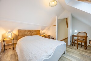 2 bedrooms, iron/ironing board, bed sheets