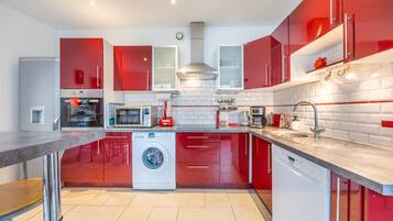 Geladeira, micro-ondas, fogão, cooktop