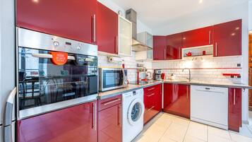 Frigorífic, microones, forn i placa de cuina