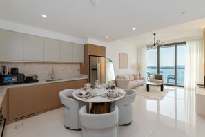 2 bedrooms - Chic 2BR w Sea Views Near Marina JBR (Dubai)