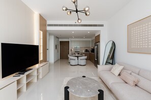 2 bedrooms - Chic 2BR w Sea Views Near Marina JBR (Dubai)