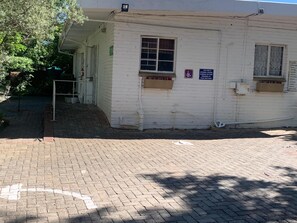 تفاصيل الفندق من الخارج