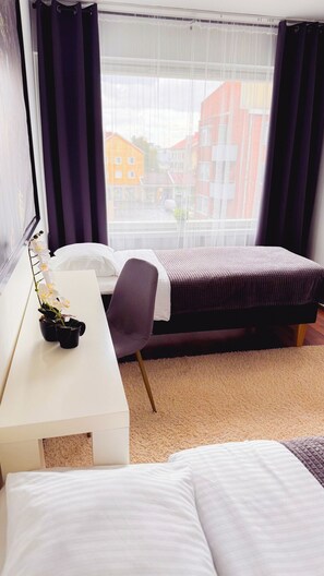 3 dormitoris, planxa i posts de planxar, wifi i roba de llit