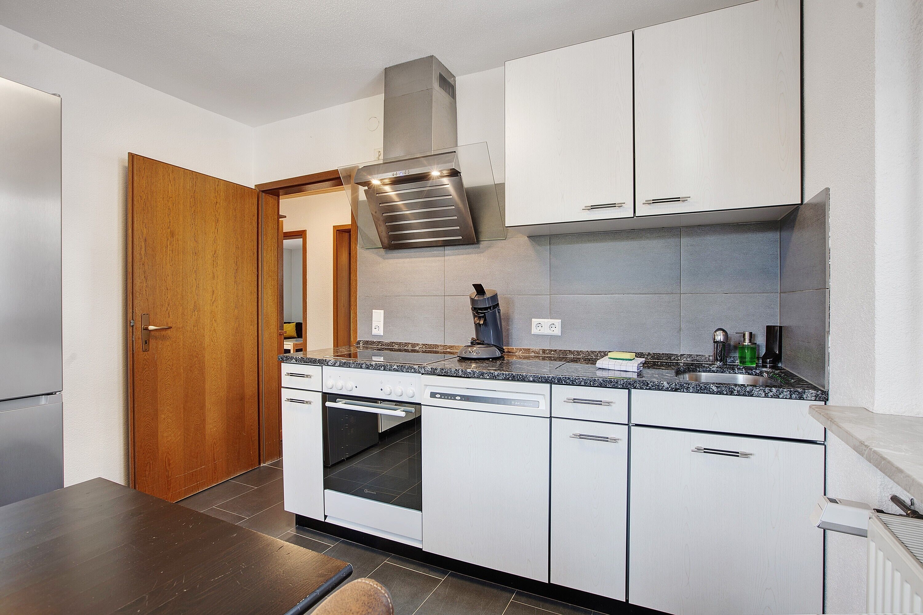 雪櫃、微波爐  、焗爐、爐具