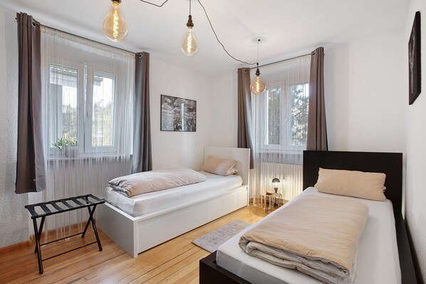 2 chambres, fer et planche à repasser, Wi-Fi, draps fournis