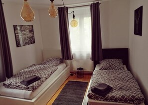 Silitysrauta/-lauta, Wi-Fi, vuodevaatteet