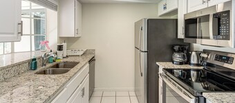 Gateway to Orlando Theme Parks! Home w/ Large Yard