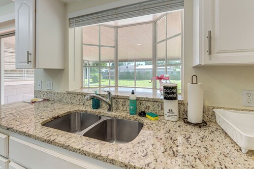 Gateway to Orlando Theme Parks! Home w/ Large Yard