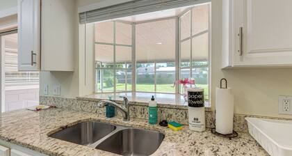 Gateway to Orlando Theme Parks! Home w/ Large Yard