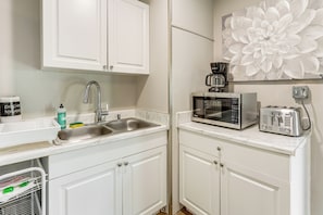 Apartment (1 Bedroom) | Interior - Townhome w/ Fenced Yard in Orlando Suburbs! (Winter Park)