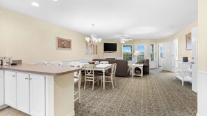 A spacious kitchen with a dining area, a sofa, and a TV. - Ozarks Vista Retreat 6ppl Stay (Kimberling City)