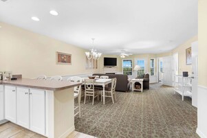 Condo, Multiple Beds, Balcony, Mountain View (Ozarks Vista Retreat ) | Interior