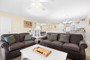 Kondominium, Beberapa Tempat Tidur, balkon, pemandangan gunung (Ozarks Vista Retreat ) | Area keluarga