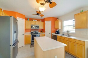 House (3 Bedrooms) | Interior