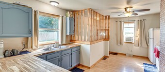 4 Mi to Lake Michigan: Updated Benton Harbor Home!