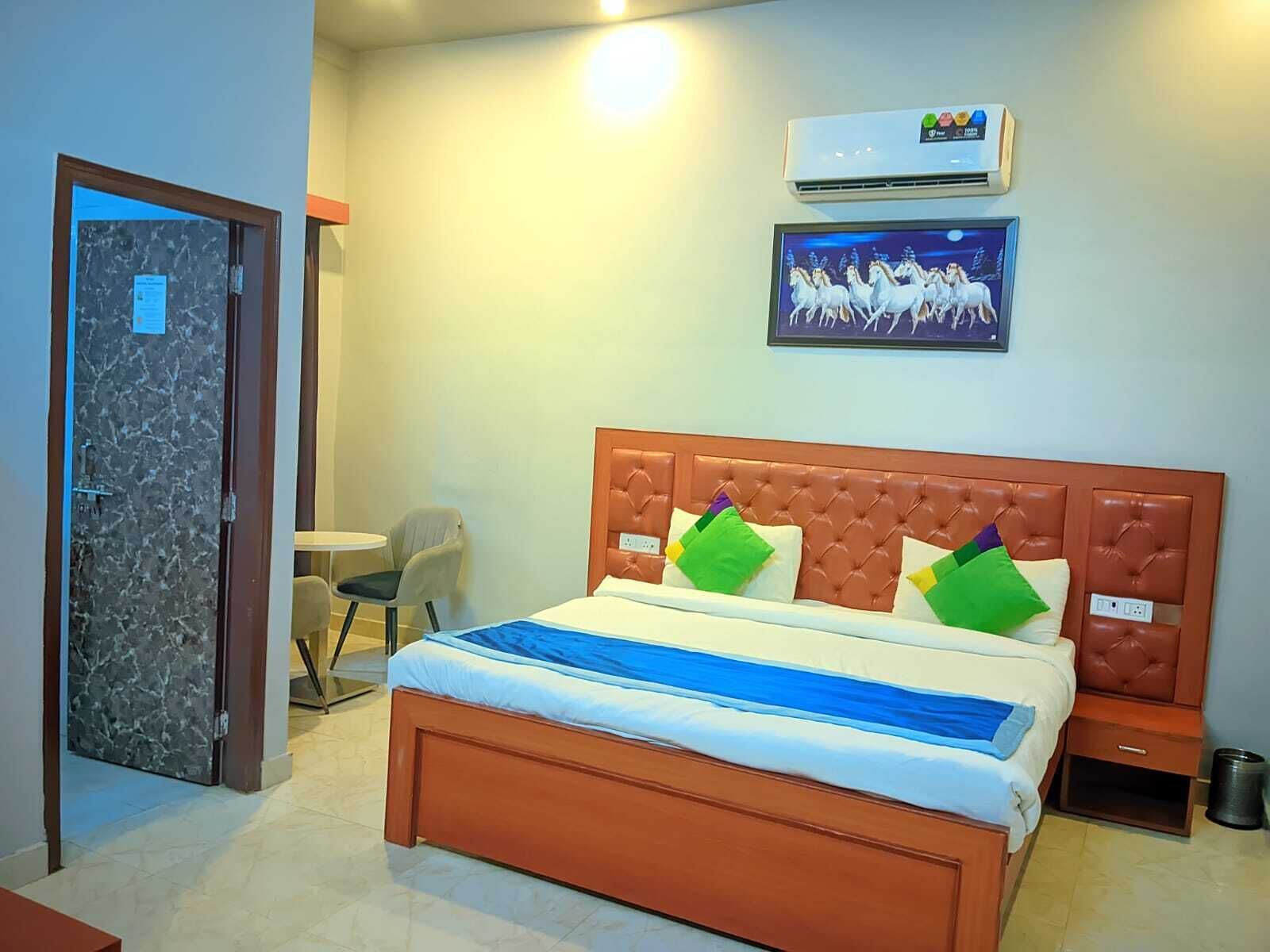 Deluxe Double Room | Free WiFi