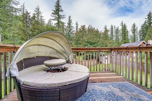 Fire Pit + Mountain Views: Outdoorsy PNW Escape