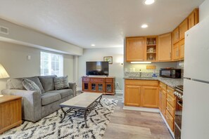 House (1 Bedroom) | Interior - Work & Play! Apt 3 Mi to Dtwn & Salem Hospital (Salem)