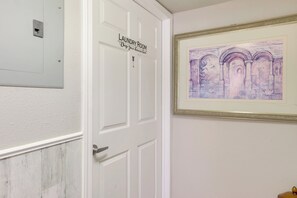 House (1 Bedroom) | Interior - Work & Play! Apt 3 Mi to Dtwn & Salem Hospital (Salem)