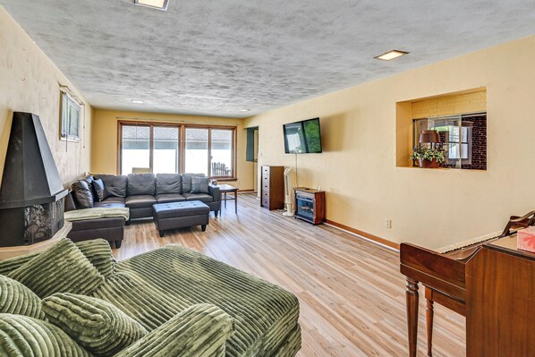 House (3 Bedrooms) | Front of property