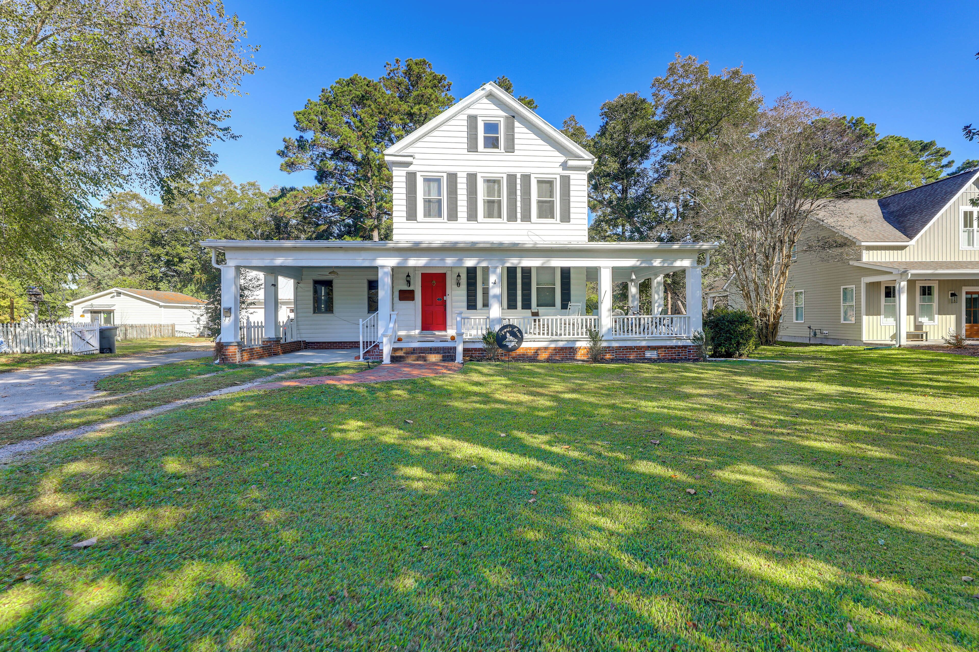 บ้านพัก (4 Bedrooms) | ด้านหน้าที่พัก